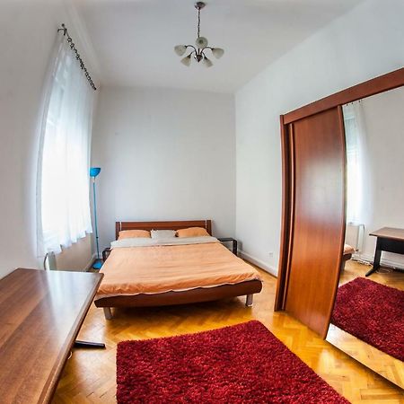 Inner City Apartment Дебрецен Экстерьер фото