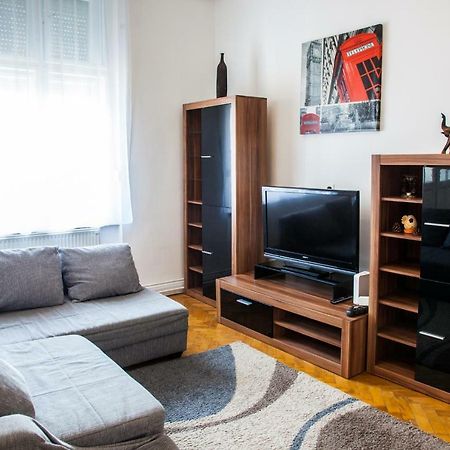 Inner City Apartment Дебрецен Экстерьер фото