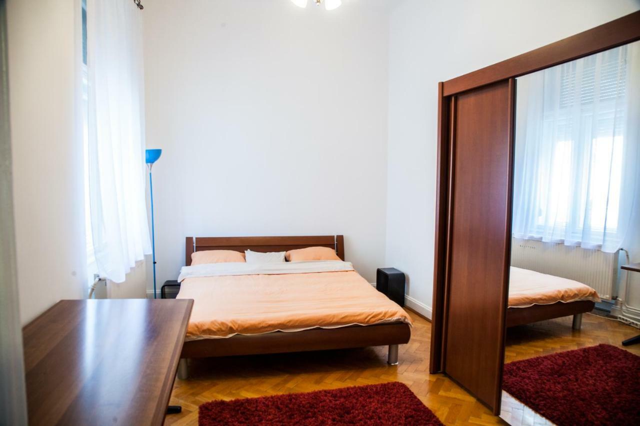 Inner City Apartment Дебрецен Экстерьер фото