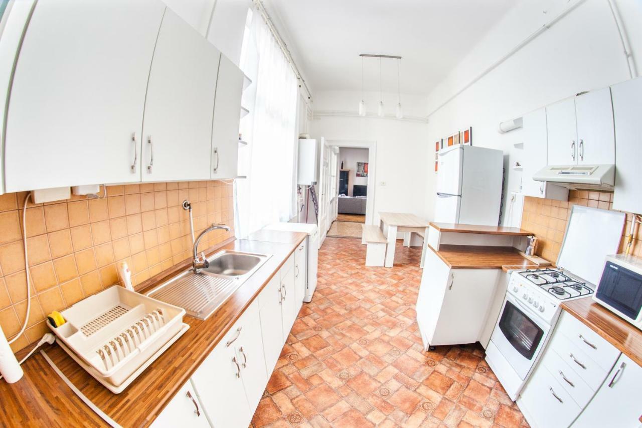 Inner City Apartment Дебрецен Экстерьер фото