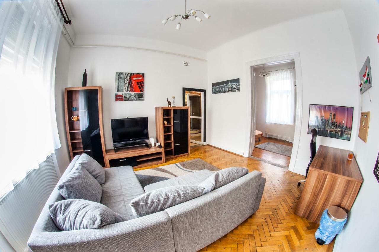 Inner City Apartment Дебрецен Экстерьер фото