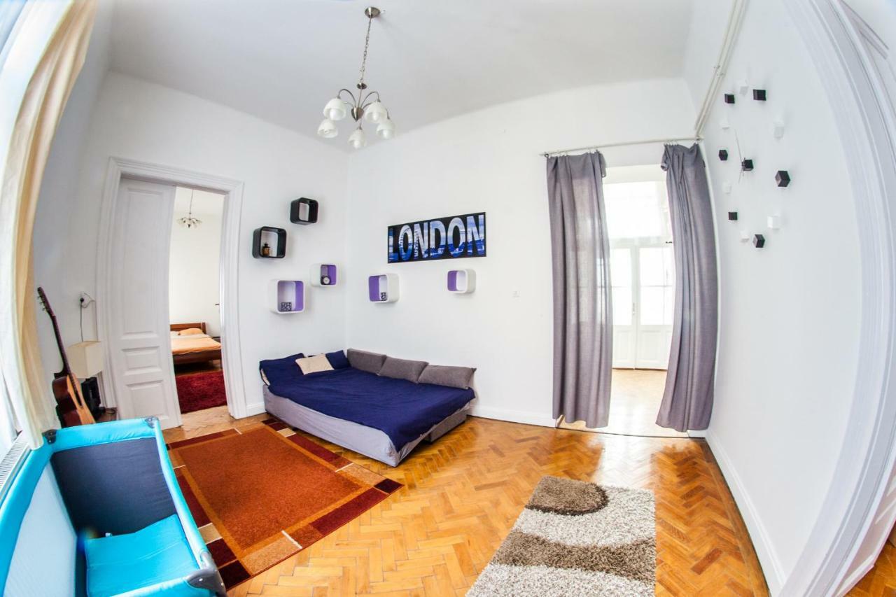 Inner City Apartment Дебрецен Экстерьер фото