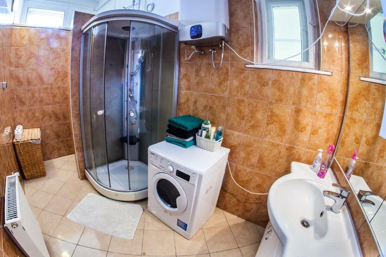 Inner City Apartment Дебрецен Экстерьер фото